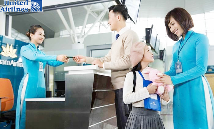 Hành khách khi làm thủ tục đi tàu bay trên các chuyến bay quốc tế 