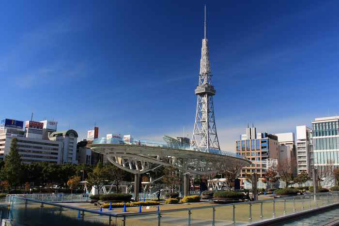 Tháp truyền hình Nagoya được xây dựng theo kiểu kiến trúc tháp Eiffel nổi tiếng ở Paris.