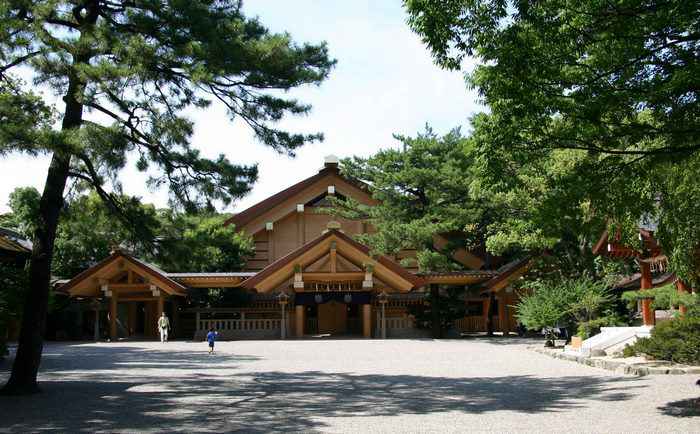 Đền Atsuta có thanh kiếm Kusanagi-no-Tsurugi nổi tiếng.