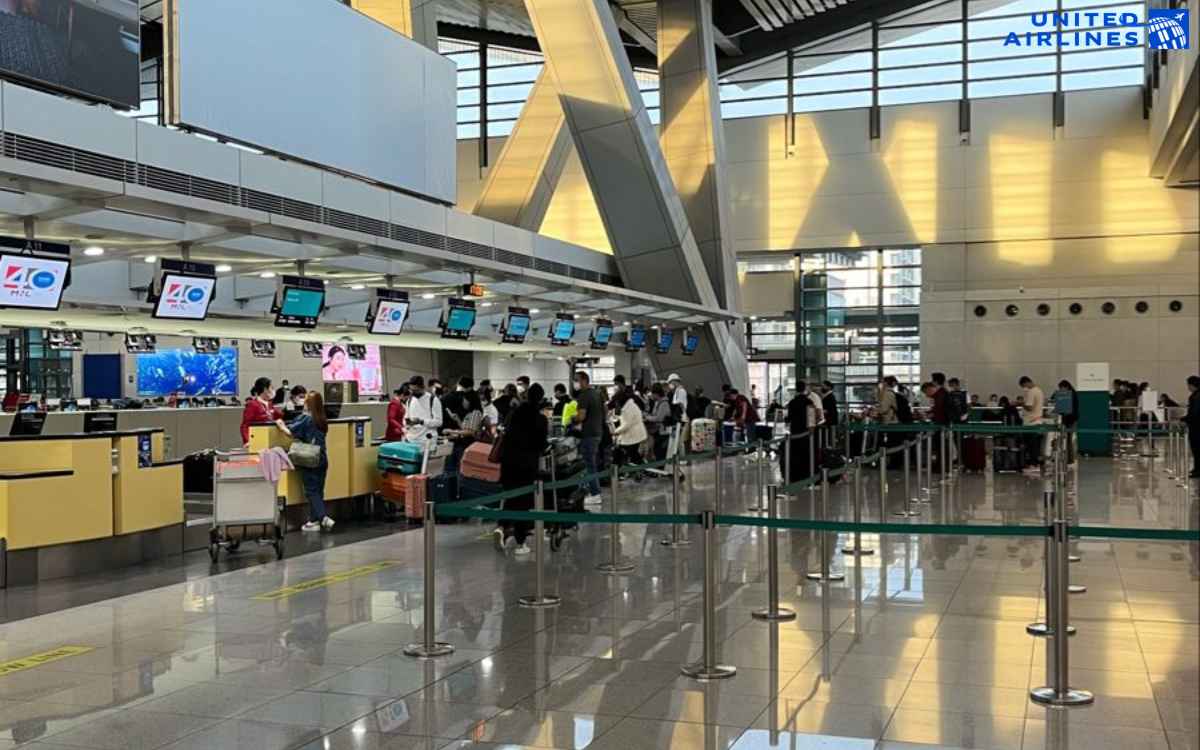 So sánh mua vé máy bay tại sân bay và online So sánh mua vé máy bay tại sân bay và online