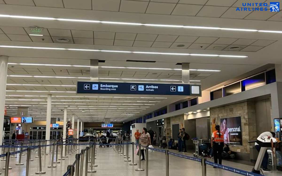 Chất lỏng hạn chế United Airlines