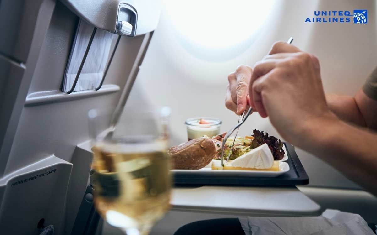 Trải nghiệm suất ăn United Airlines Trải nghiệm suất ăn United Airlines