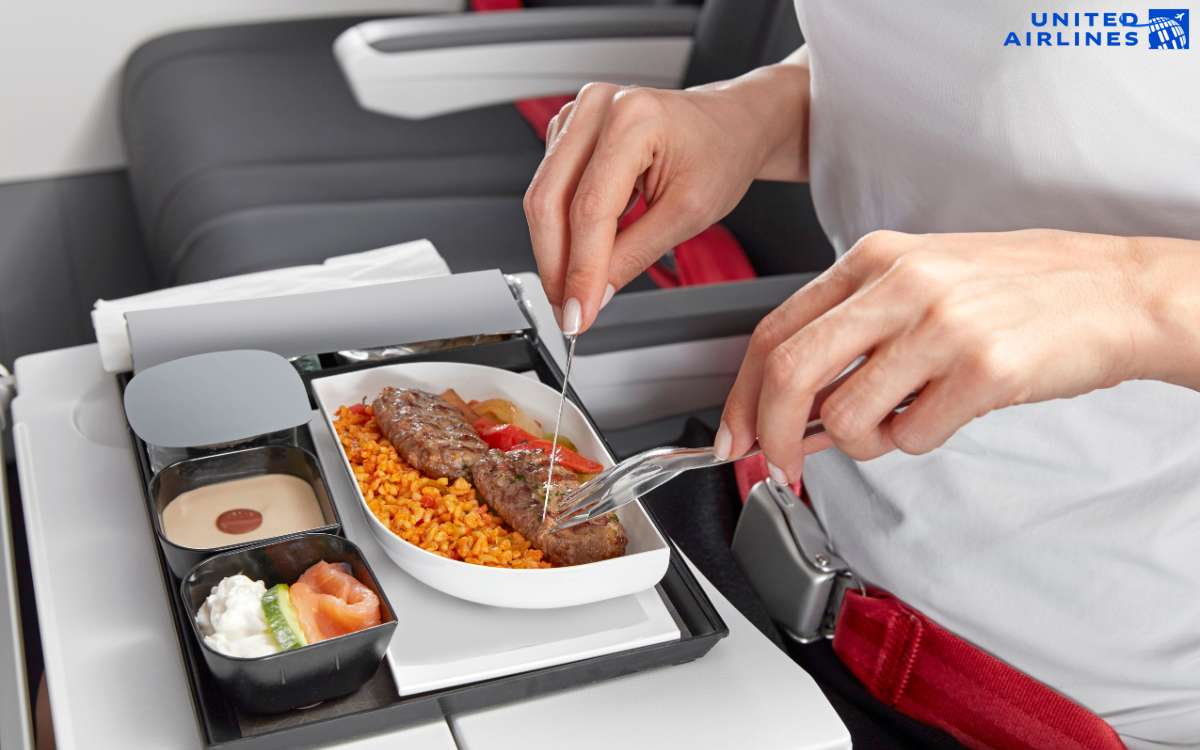 Suất ăn và đồ uống trên chuyến bay United Airlines Suất ăn và đồ uống trên chuyến bay United Airlines