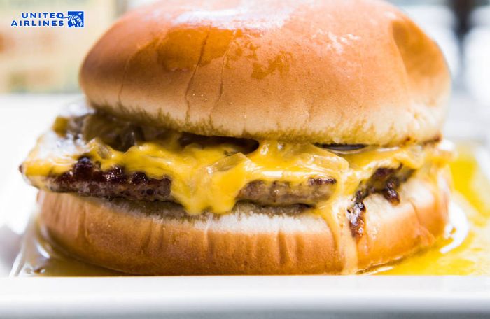 Món bánh burger bơ trứ danh