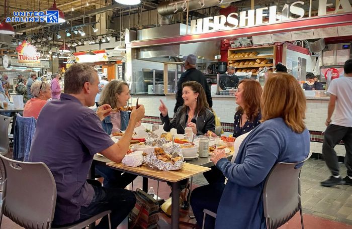 Thưởng thức ẩm thực ở khu chợ Reading Terminal