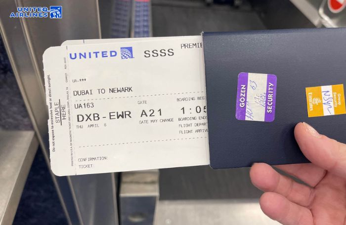 Thẻ lên máy bay United Airlines