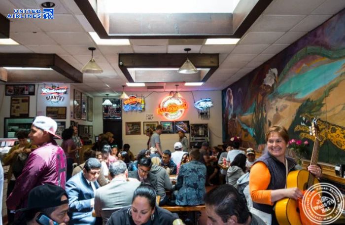 Không gian ăn uống ở La Taqueria Không gian ăn uống ở La Taqueria