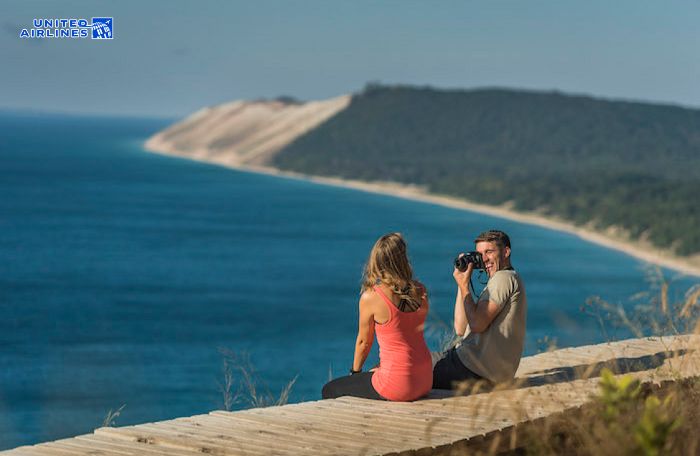 Bờ hồ Sleeping Bear Dunes