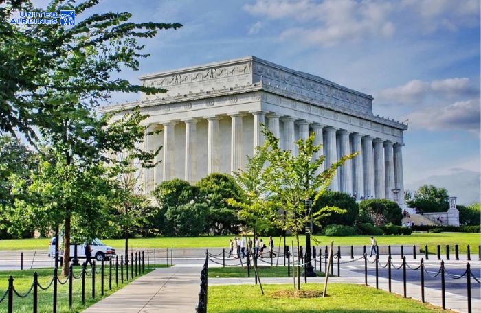 Tượng đài Lincoln là điểm tham quan nổi tiếng ở Washington DC