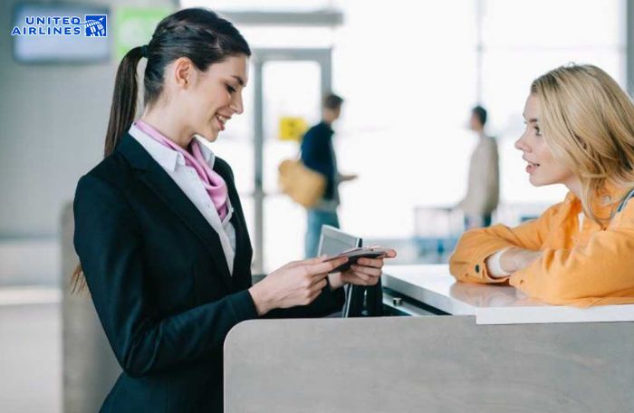 Đổi vé United Airlines tại sân bay