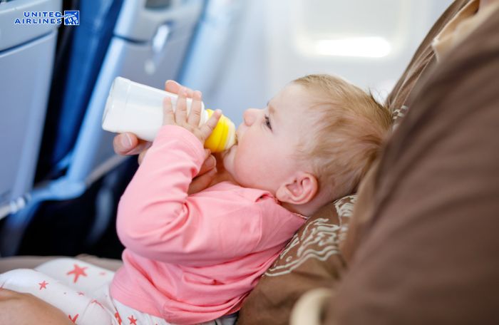 Các vật dụng trẻ sơ sinh được mang lên máy bay Các vật dụng trẻ sơ sinh được mang lên máy bay