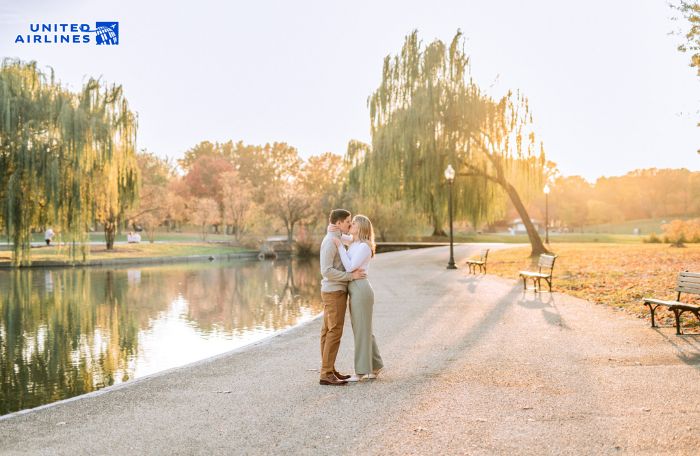 Constitution Gardens là công viên ven hồ nổi tiếng