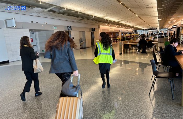 Hỗ trợ di chuyển tại sân bay United Airlines