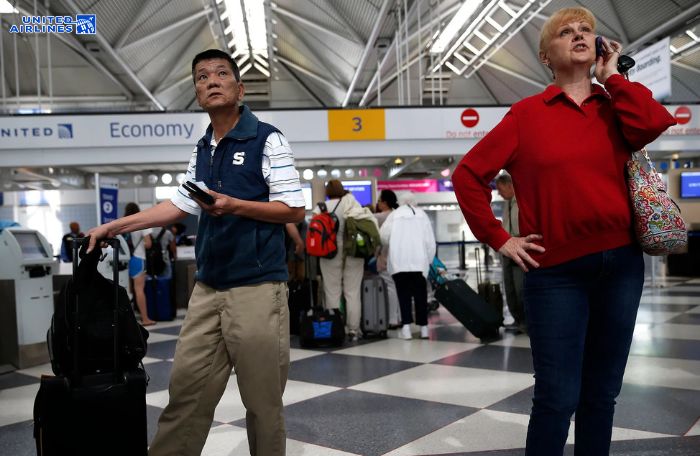 United Airlines hỗ trợ hành khách trễ nối chuyến