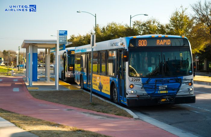 Di chuyển tại Austin bằng MetroBus