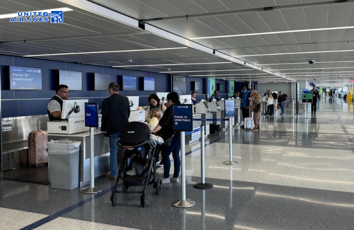 Check-in tại sân bay United Airlines Check-in tại sân bay United Airlines