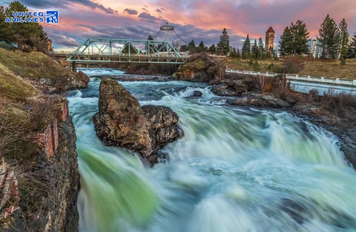 Thác Spokane nằm ngay trung tâm thành phố