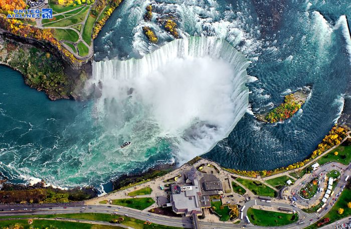 Niagara Falls nằm giữa biên giới Mỹ và Canada
