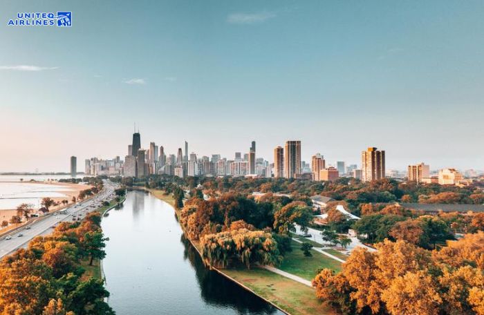 Thành phố Chicago nằm bên bờ hồ Michigan