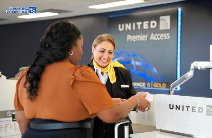 Nhân viên hỗ trợ sân bay luôn sẵn sàng hỗ trợ hành khách