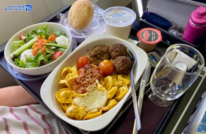 Bữa ăn phổ thông cao cấp United Airlines Bữa ăn phổ thông cao cấp United Airlines