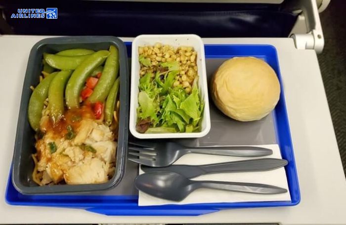 United Airlines cung cấp các suất ăn đặc biệt United Airlines cung cấp các suất ăn đặc biệt