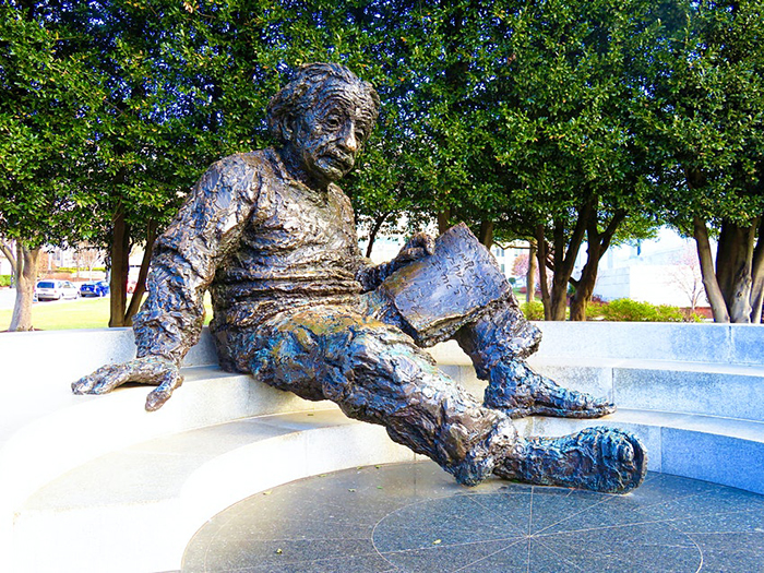 Đài tưởng niệm Albert Einstein