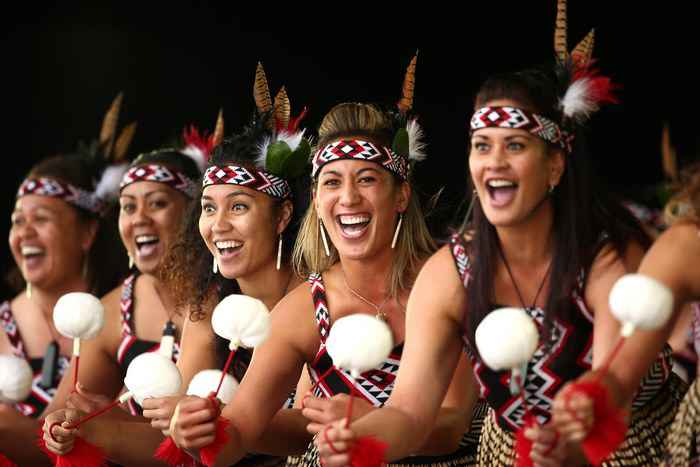 Các cô gái người Maori, Auckland