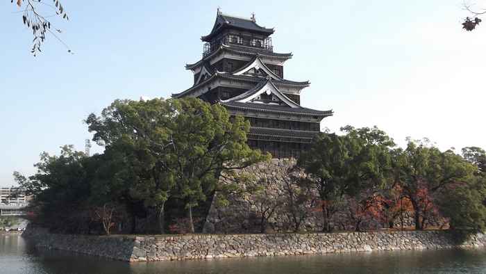 lâu đài Hiroshima