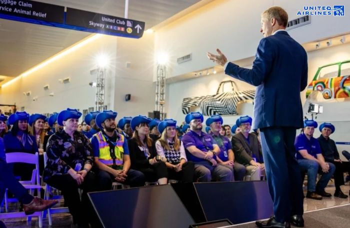 United Airlines áp dụng mô hình quản trị hiện đại United Airlines áp dụng mô hình quản trị hiện đại